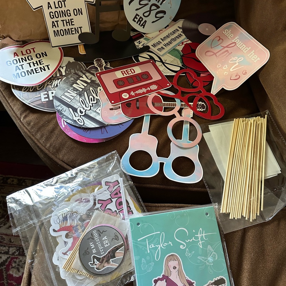 Taylor Swift Photo Booth Props banner & cake/cupcake decorations